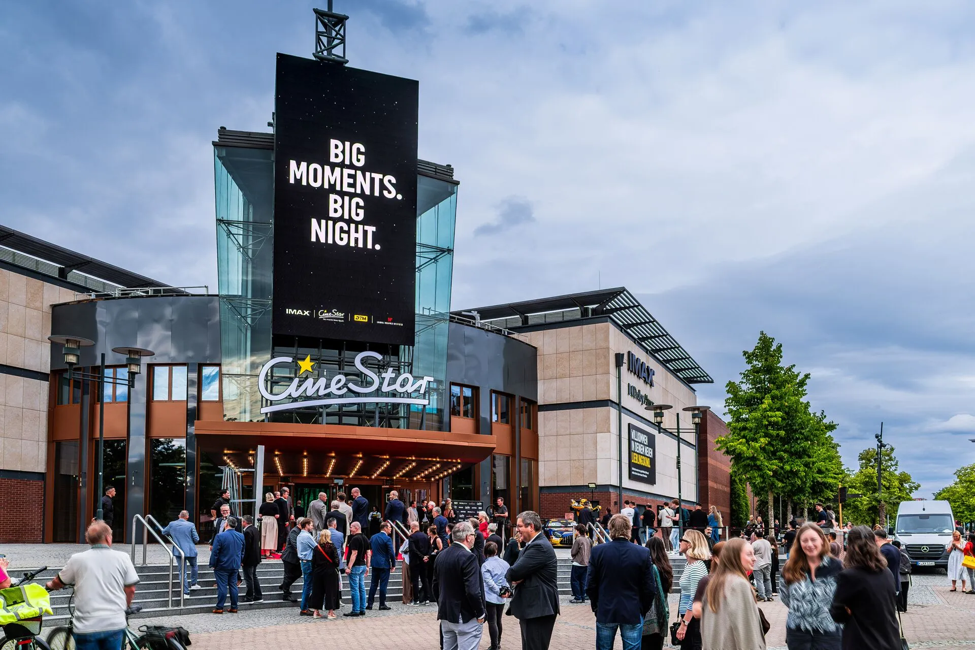 It Works Group DOOH News OceanOutdoor Centro 170626 19
